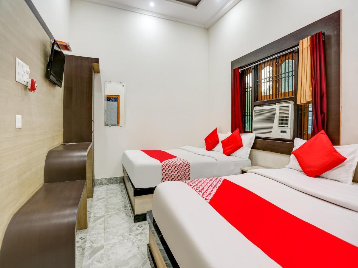 Oyo 75850 Vishwanath Guest House พาราณสี ภายนอก รูปภาพ