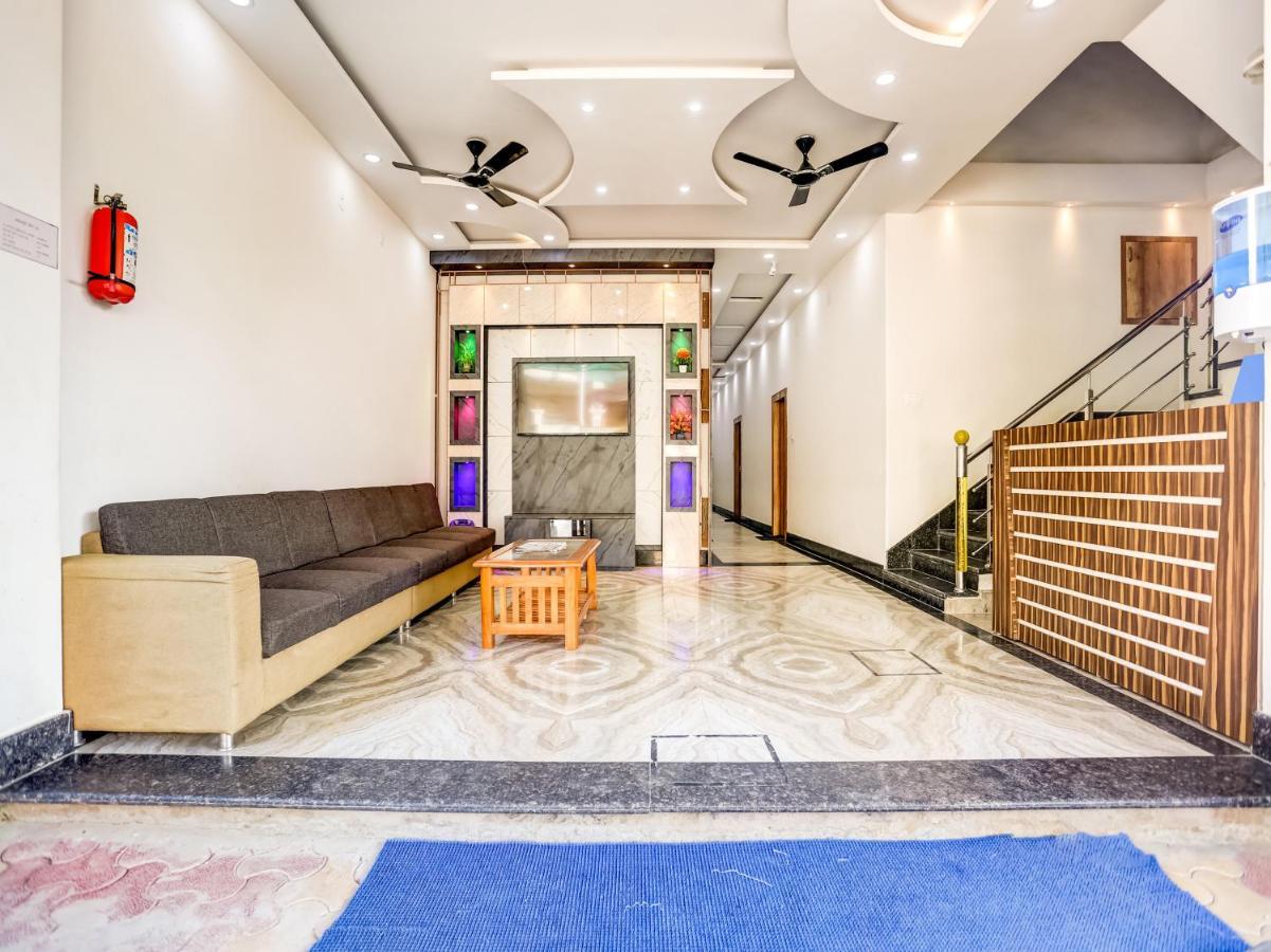Oyo 75850 Vishwanath Guest House พาราณสี ภายนอก รูปภาพ