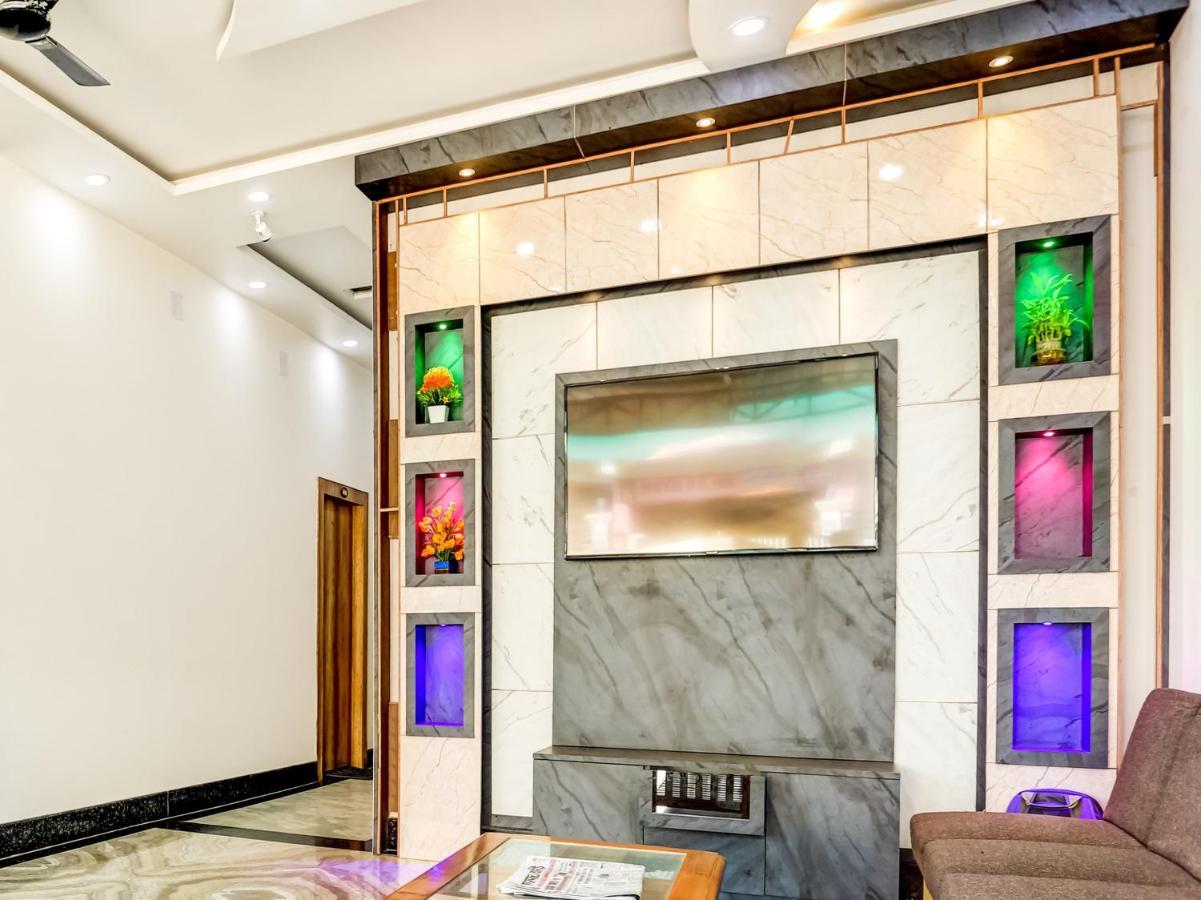 Oyo 75850 Vishwanath Guest House พาราณสี ภายนอก รูปภาพ